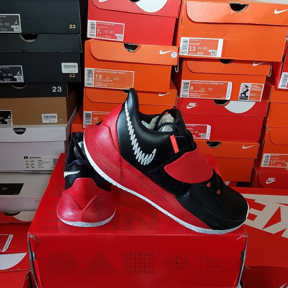NIKE KYRIE 3 "BRED" MEN'S US SIZE 12.5 BRAND NEW IN BOX